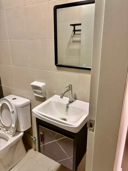 Service Residence for Rent at SkyLake Residence - Derrick Yeong - Bathroom - PropertyGuru.com.my