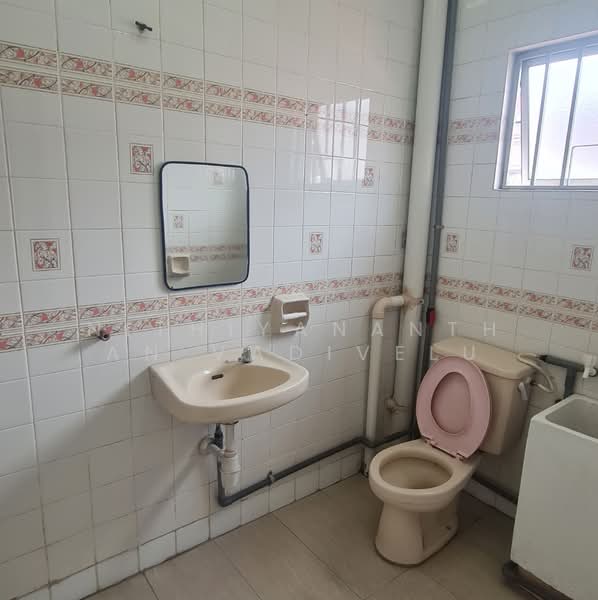 Rumah Teres 2 Tingkat untuk Dijual di TTDI Jaya (Shah Alam) - Nithiyananthan Vadivelu - Bathroom - PropertyGuru.com.my