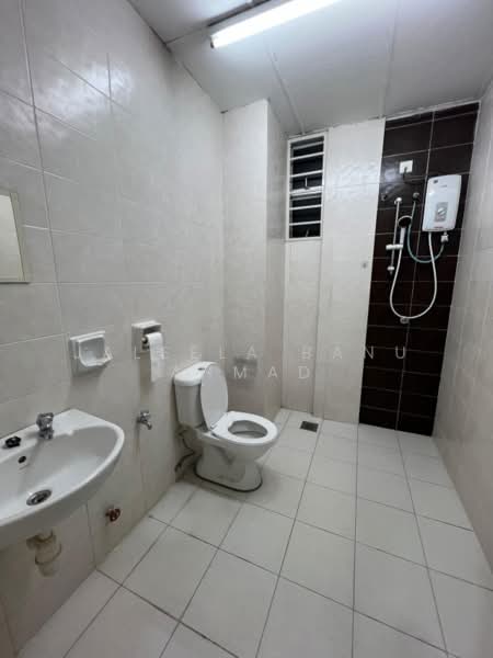Pangsapuri untuk Disewa di Suria Damansara - Jaleela Banu Ahmad - Bathroom - PropertyGuru.com.my