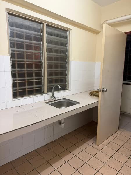 Flat for Rent at Flat Mahkota Cheras (L1 L2 L3 L4 L5) - Benny Lee - Kitchen - PropertyGuru.com.my
