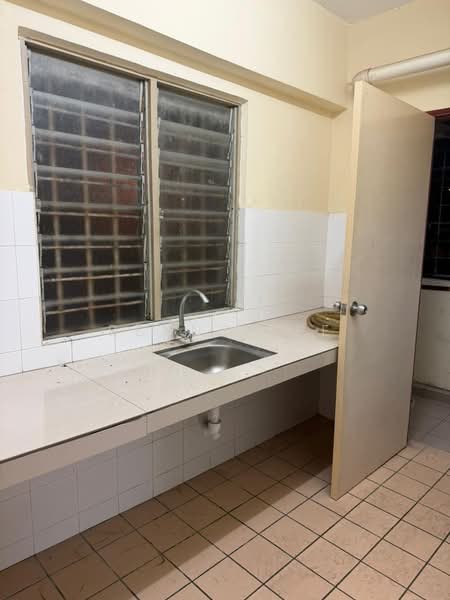 Flat for Rent at Flat Mahkota Cheras (L1 L2 L3 L4 L5) - Benny Lee - Kitchen - PropertyGuru.com.my