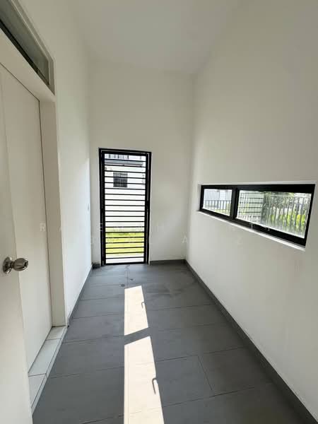 Rumah Berkembar untuk Dijual di Kuala Selangor (Selangor) - Rafedah Binti Abdul Aziz - Entrance - PropertyGuru.com.my