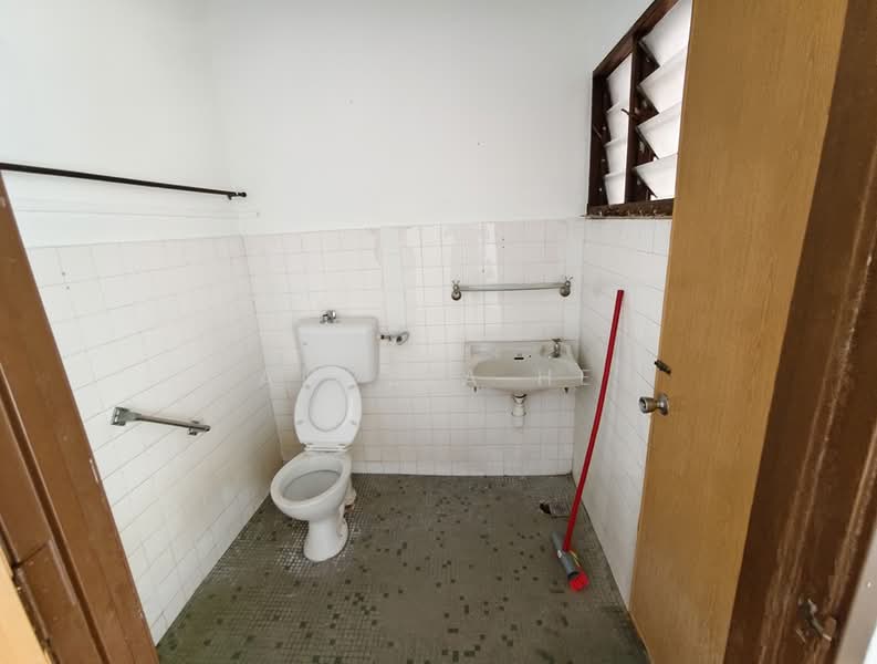 2-storey Terraced House for Sale in SS2 (Petaling Jaya) - Angela He - Bathroom - PropertyGuru.com.my