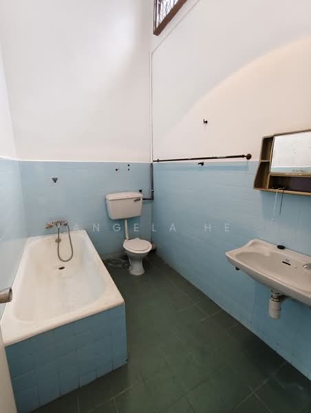 2-storey Terraced House for Sale in SS2 (Petaling Jaya) - Angela He - Bathroom - PropertyGuru.com.my