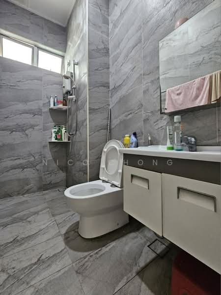 Rumah Berkembar untuk Dijual di Taman Bukit Jaya (Ulu Tiram) - Nico Chong - Bathroom - PropertyGuru.com.my
