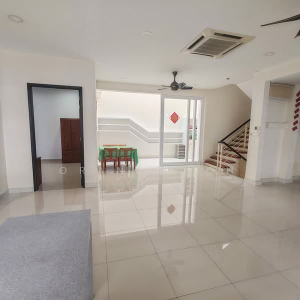 Rumah Berkembar untuk Dijual di Johor Bahru (Johor) - Orange Koh - Living Room - PropertyGuru.com.my