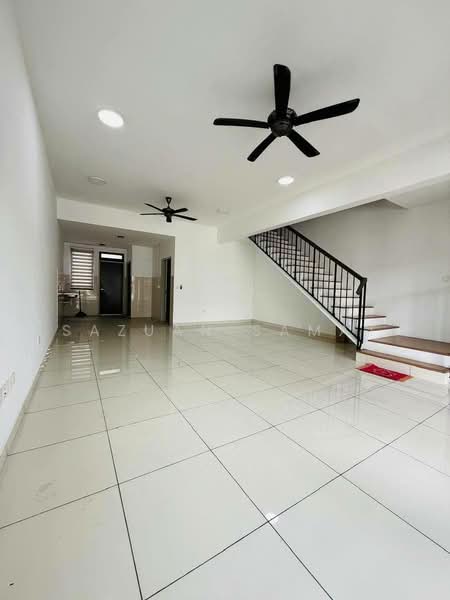 Rumah Teres 2 Tingkat untuk Dijual di Elmina Valley 1 (Shah Alam) - Sazuan Samat - Living Room - PropertyGuru.com.my