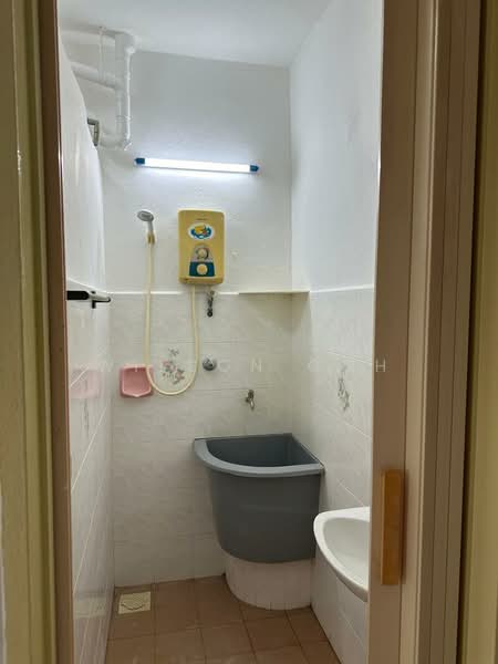 Apartment for Sale at Taman Selatan - Wilson Goh - Bathroom - PropertyGuru.com.my