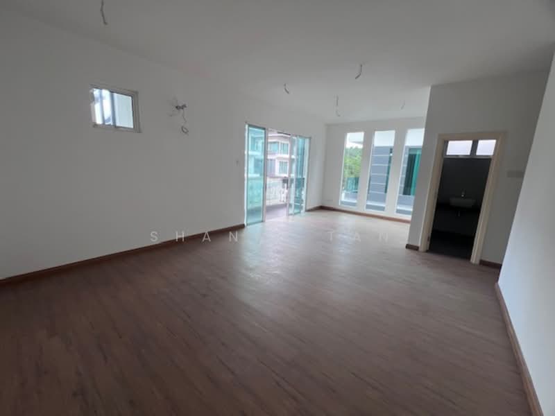 Rumah Berkembar untuk Dijual di Bandar Sungai Long (Selangor) - Shanny Tan - Living Room - PropertyGuru.com.my