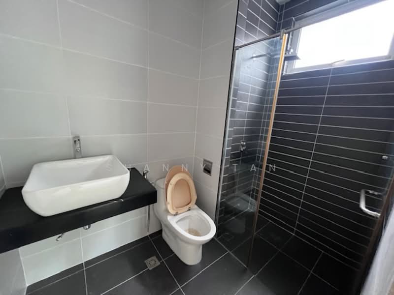 Rumah Berkembar untuk Dijual di Bandar Sungai Long (Selangor) - Shanny Tan - Bathroom - PropertyGuru.com.my