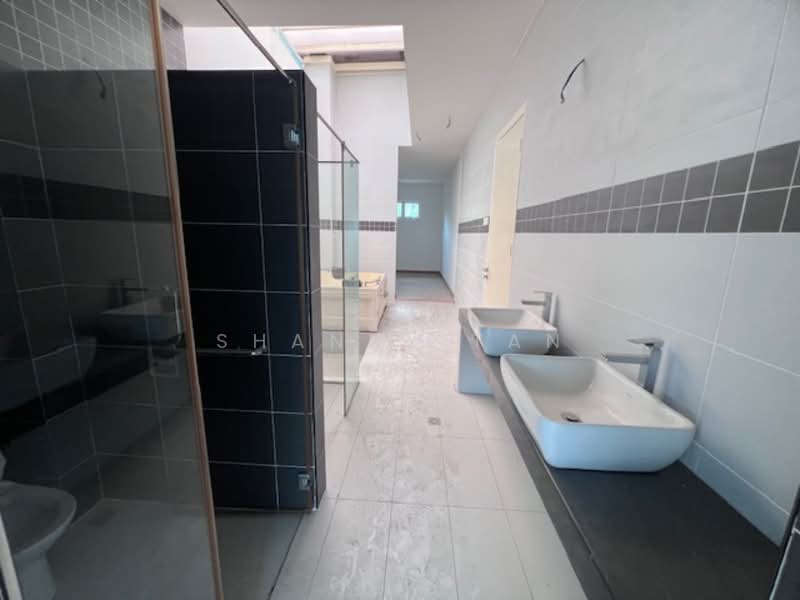 Rumah Berkembar untuk Dijual di Bandar Sungai Long (Selangor) - Shanny Tan - Bathroom - PropertyGuru.com.my