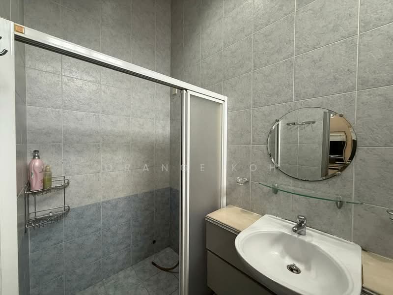 1.5-storey Terraced House for Sale in Taman Pelangi Indah (Ulu Tiram) - Orange Koh - Bathroom - PropertyGuru.com.my