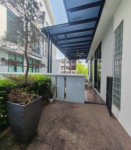 Rumah Berkembar untuk Dijual di Seri Kembangan (Selangor) - Jane Shoo - Exterior - PropertyGuru.com.my
