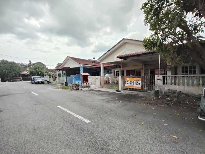 Rumah Teres 1 Tingkat untuk Dijual di Taman Intan Mutiara (Teluk Intan) - Muinuddin Muhamad - Exterior - PropertyGuru.com.my