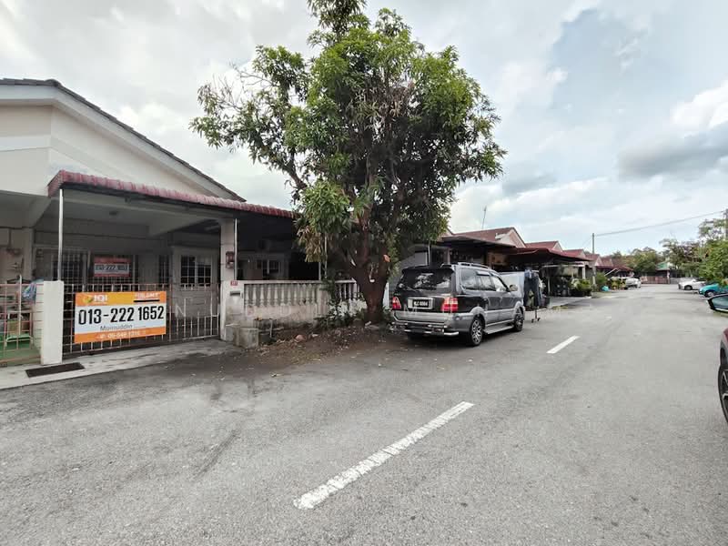 Rumah Teres 1 Tingkat untuk Dijual di Taman Intan Mutiara (Teluk Intan) - Muinuddin Muhamad - Exterior - PropertyGuru.com.my