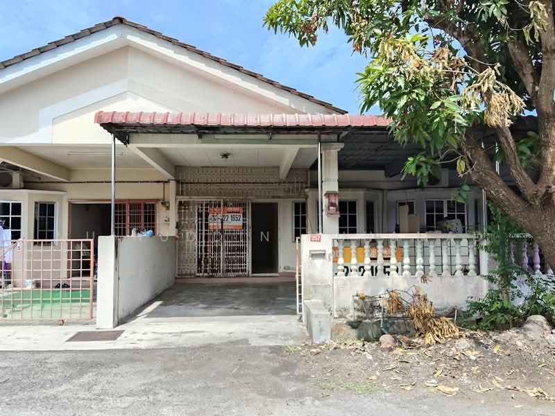 Rumah Teres 1 Tingkat untuk Dijual di Taman Intan Mutiara (Teluk Intan) - Muinuddin Muhamad - Exterior - PropertyGuru.com.my