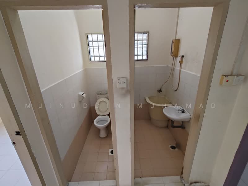 Rumah Teres 1 Tingkat untuk Dijual di Taman Intan Mutiara (Teluk Intan) - Muinuddin Muhamad - Bathroom - PropertyGuru.com.my