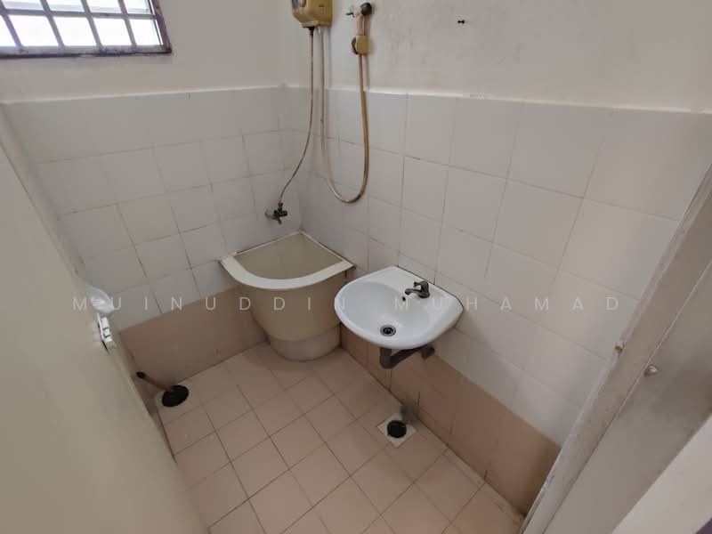 Rumah Teres 1 Tingkat untuk Dijual di Taman Intan Mutiara (Teluk Intan) - Muinuddin Muhamad - Bathroom - PropertyGuru.com.my