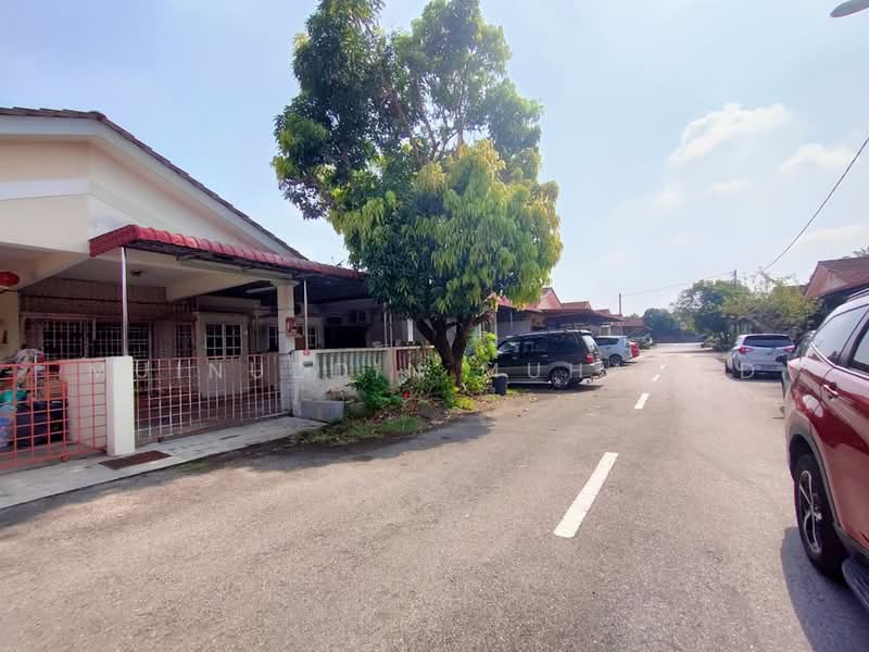 Rumah Teres 1 Tingkat untuk Dijual di Taman Intan Mutiara (Teluk Intan) - Muinuddin Muhamad - Exterior - PropertyGuru.com.my