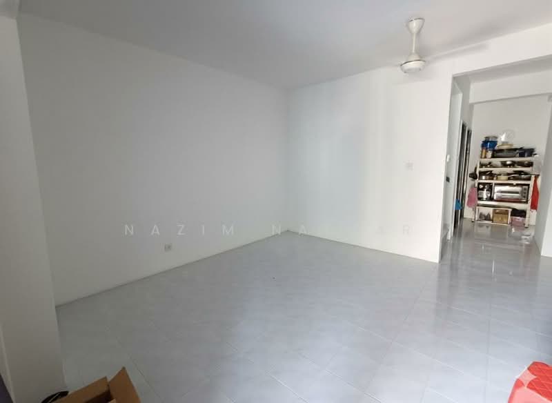 Rumah Teres 2 Tingkat untuk Dijual di Taman Puncak Jalil (Seri Kembangan) - Nazim Nadzar - Living Room - PropertyGuru.com.my