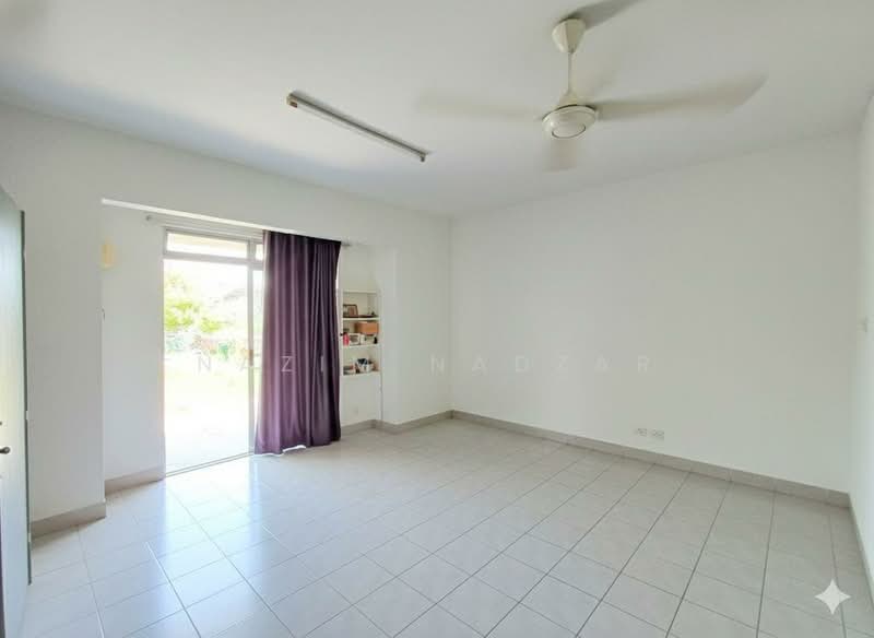 Rumah Teres 2 Tingkat untuk Dijual di Taman Puncak Jalil (Seri Kembangan) - Nazim Nadzar - Living Room - PropertyGuru.com.my