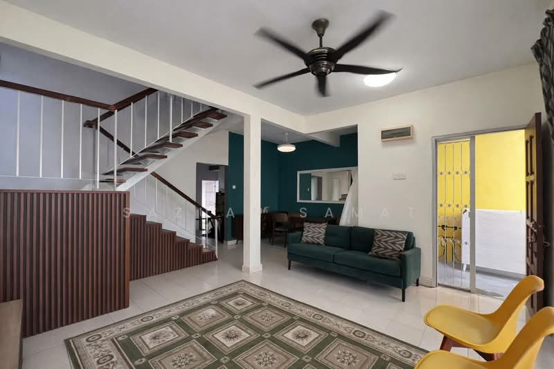 2-storey Terraced House for Sale in Subang Bestari (Shah Alam) - Sazuan Samat - Living Room - PropertyGuru.com.my