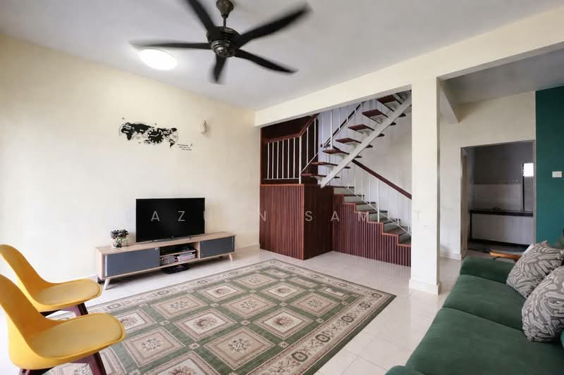 2-storey Terraced House for Sale in Subang Bestari (Shah Alam) - Sazuan Samat - Living Room - PropertyGuru.com.my