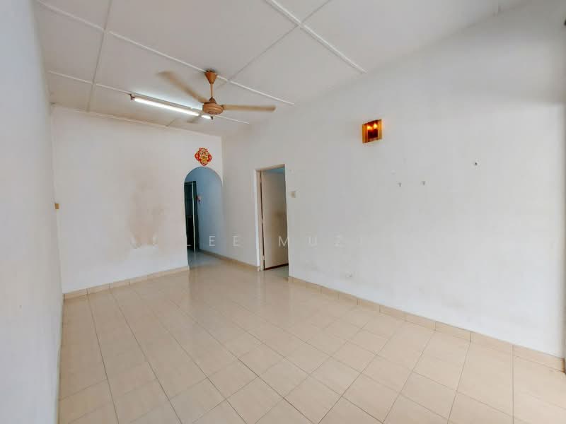 Rumah Teres 1 Tingkat untuk Dijual di Bercham (Ipoh) - Lee Muzi - Living Room - PropertyGuru.com.my