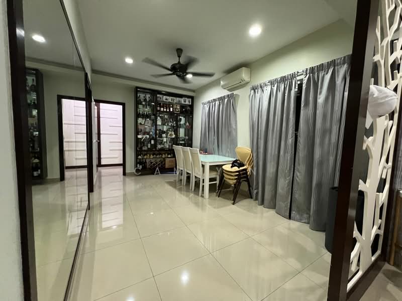 Rumah Bandar untuk Disewa di Batu Caves (Selangor) - Cammy N - Dining Room - PropertyGuru.com.my