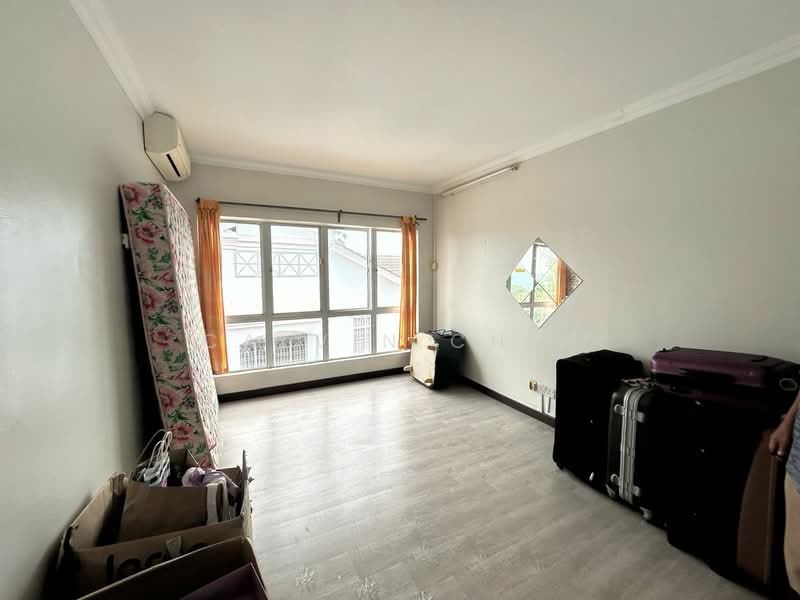 Rumah Berkembar untuk Dijual di Ukay Perdana (Ulu Kelang) - calvin Chin - Living Room - PropertyGuru.com.my