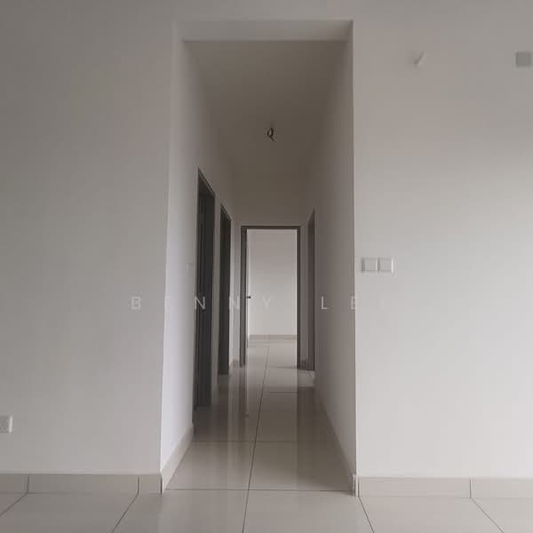 Servis Apartment untuk Disewa di Traders Park - Benny Lee - Corridor - PropertyGuru.com.my