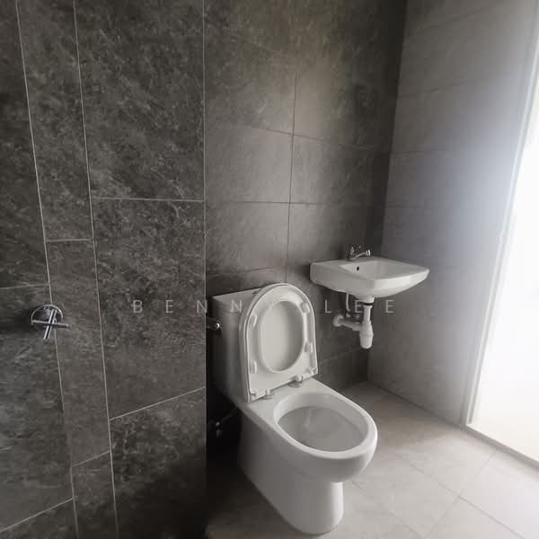 Servis Apartment untuk Disewa di Traders Park - Benny Lee - Bathroom - PropertyGuru.com.my