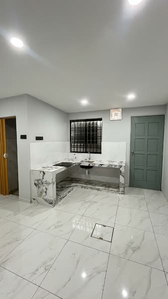 Rumah Teres 2 Tingkat untuk Dijual di Taman Plentong Baru (Masai) - Loh Lee Peng - Kitchen - PropertyGuru.com.my