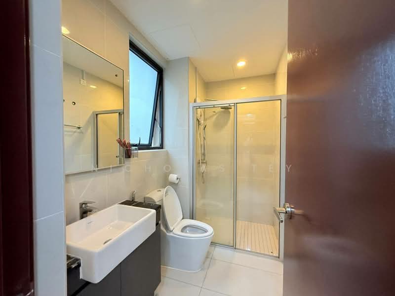 Kondominium untuk Dijual di Royal Strand @ Country Garden Danga Bay - Nicholas Tey - Bathroom - PropertyGuru.com.my