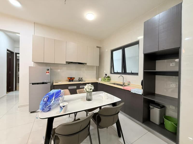 Kondominium untuk Dijual di Royal Strand @ Country Garden Danga Bay - Nicholas Tey - Kitchen - PropertyGuru.com.my