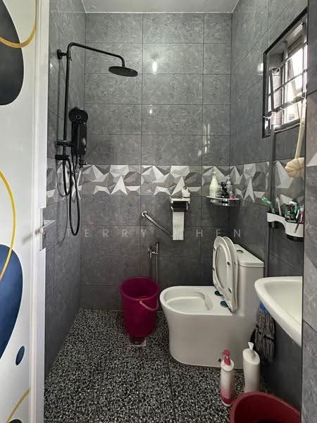 Rumah Teres 2-Tingkat untuk Dijual di Taman Desa Serdang (Seri Kembangan) - Terry Chen - Bathroom - PropertyGuru.com.my