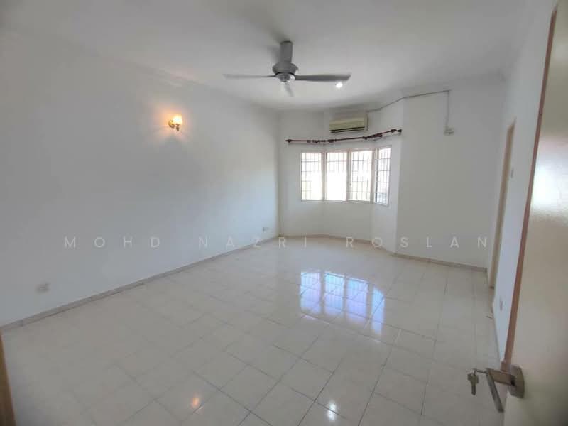 Rumah Teres 2 Tingkat untuk Dijual di Shah Alam (Selangor) - Mohd Nazri Roslan - Living Room - PropertyGuru.com.my