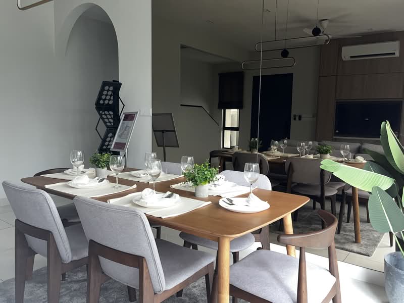 Cluster House for Sale in Kota Kemuning (Shah Alam) - Thien . - Dining Room - PropertyGuru.com.my