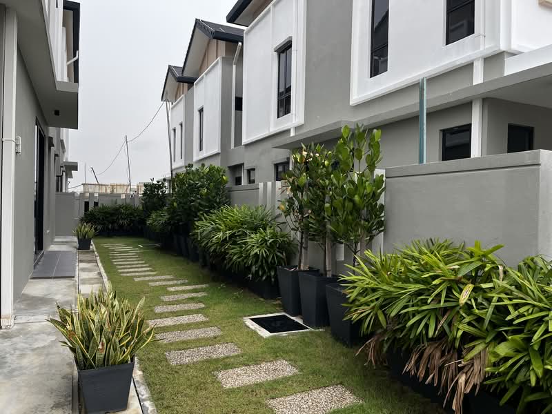 Cluster House for Sale in Kota Kemuning (Shah Alam) - Thien . - Exterior - PropertyGuru.com.my