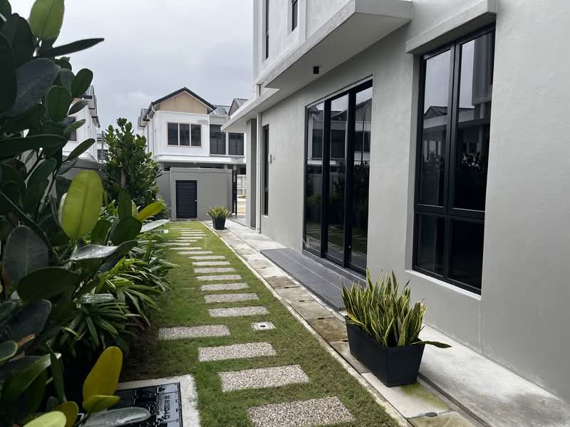 Cluster House for Sale in Kota Kemuning (Shah Alam) - Thien . - Exterior - PropertyGuru.com.my