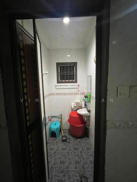 2-storey Terraced House for Sale in Taman Impian Emas (Skudai) - Vincent Gian - Bathroom - PropertyGuru.com.my