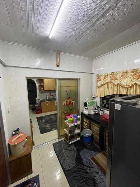 2-storey Terraced House for Sale in Taman Impian Emas (Skudai) - Vincent Gian - Kitchen - PropertyGuru.com.my