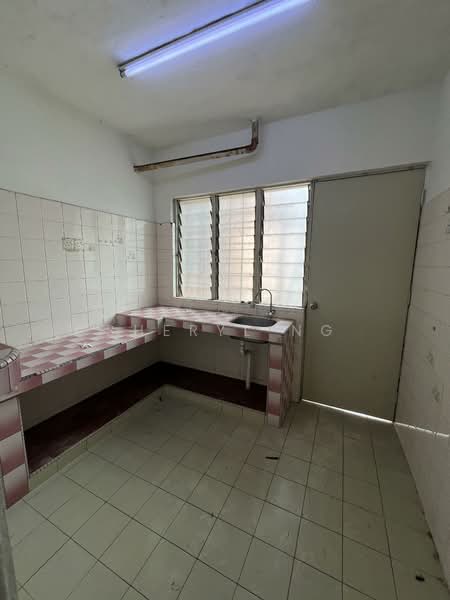 Flat for Sale at Tembikai Court - Sheryl Ng - Kitchen - PropertyGuru.com.my