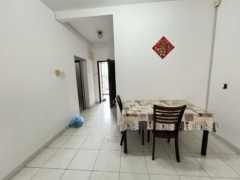 Pangsapuri untuk Dijual di Bayu Puteri 3 - Ee Fong Toh - Dining Room - PropertyGuru.com.my