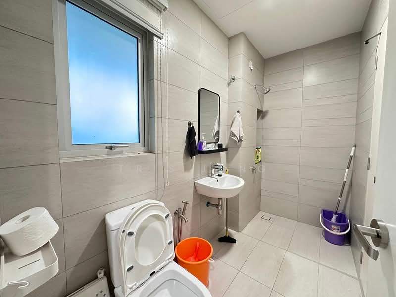 Rumah Teres untuk Dijual di Kota Emerald (Rawang) - Tris Jong - Bathroom - PropertyGuru.com.my