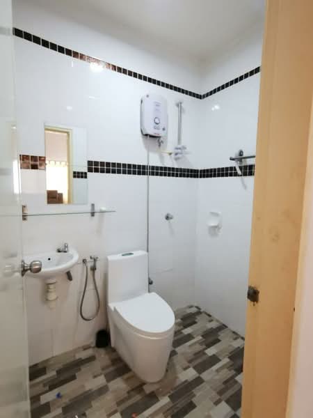 Semi-Detached House for Sale in Selayang (Selangor) - Grace Ng - Bathroom - PropertyGuru.com.my