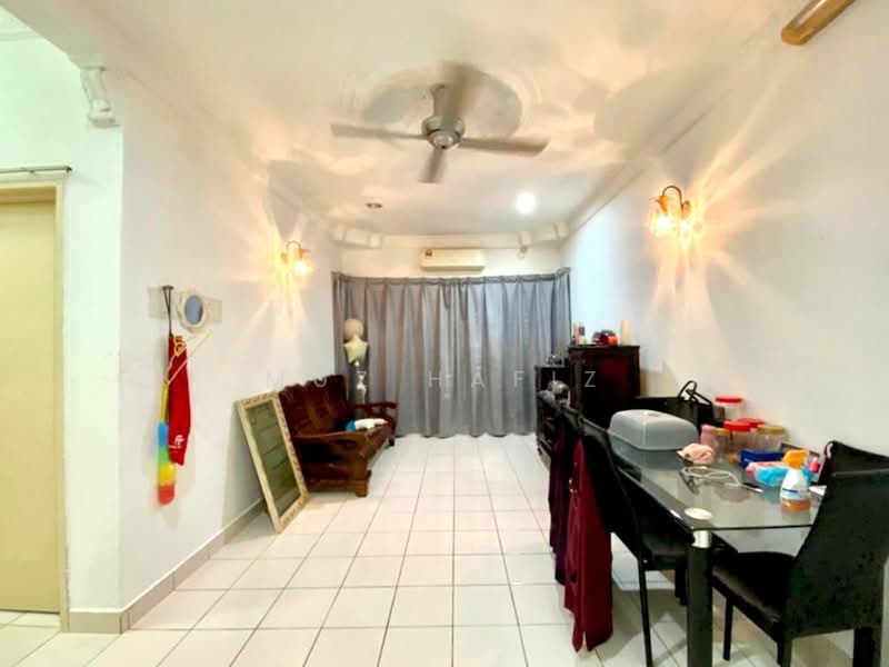 Pangsapuri untuk Dijual di Tropika Apartment - Muz Hafiz - Living Room - PropertyGuru.com.my