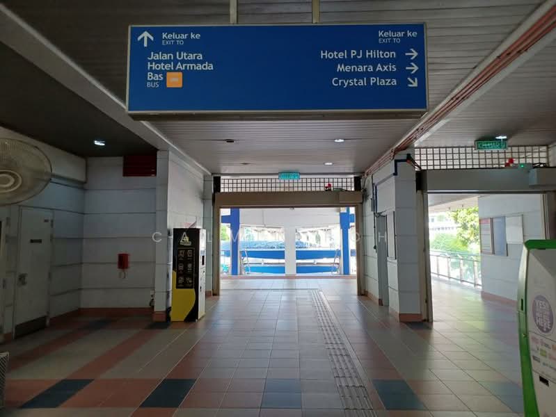 Office for Rent in Petaling Jaya (Selangor) - Calvin Poh - Corridor - PropertyGuru.com.my