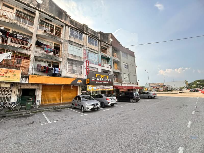 Shop / Office for Sale in (Bukit Sentosa 2) Seksyen Bs2 (Serendah) - Poh Kwen Kok - Exterior - PropertyGuru.com.my