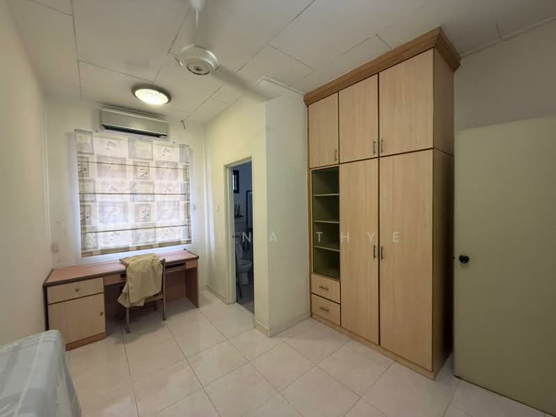 2-storey Terraced House for Sale in Austin (Johor Bahru) - Queena Thye - Bedroom - PropertyGuru.com.my